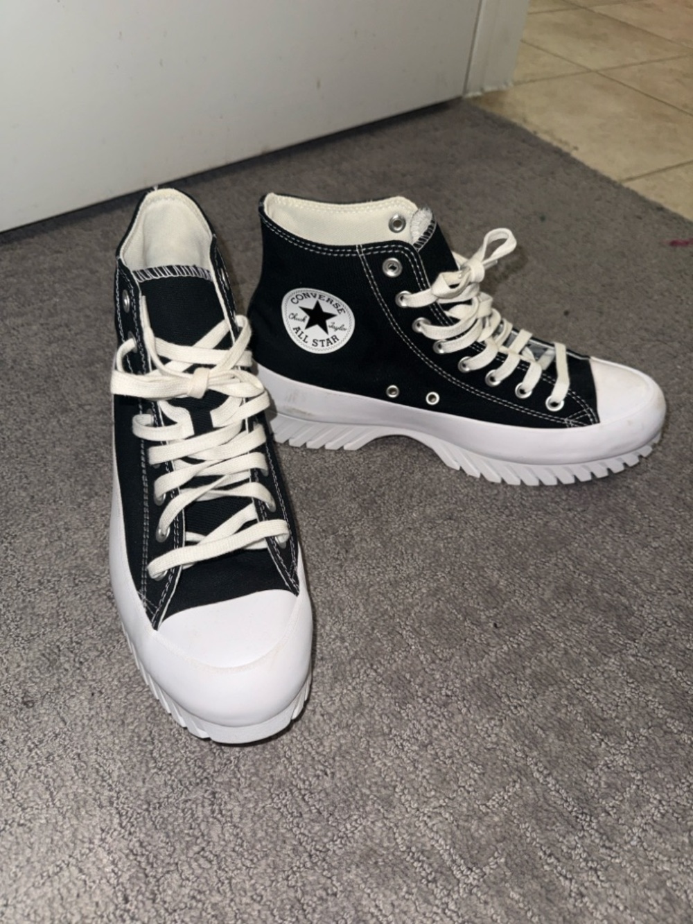 Converse Low Top Sneakers in Navy and White